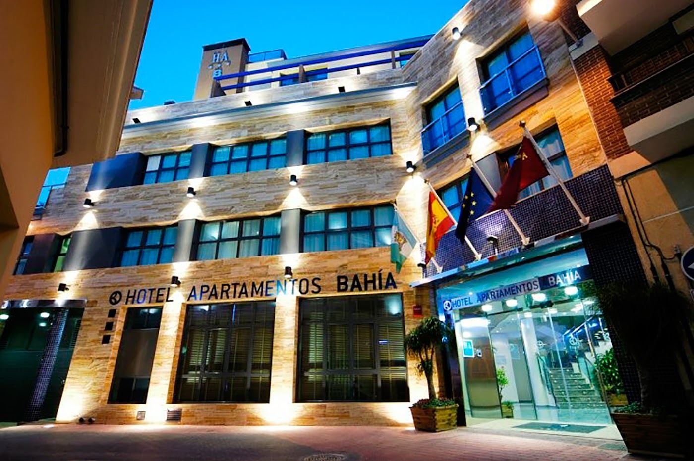 Fachada del Aparthotel Bahía